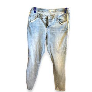 Levis Classic Mid Rise Skinny - Silver Band down legs - Size 18